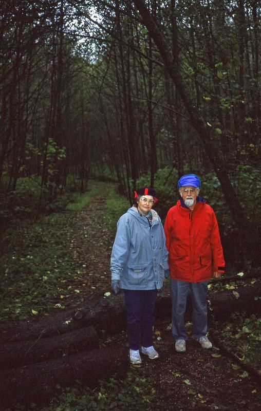 1994-12 Mom and Dad Cougar Mtn Pk Bellevue WA 02.jpg